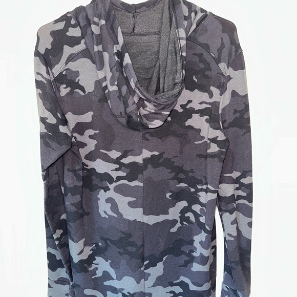 Women’s Camouflage Hoodie - Picture 2 of 2